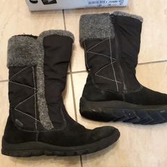 girl's boots size 2