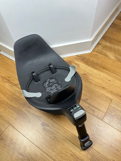 Cybex Cloud T i-Size Plus Infant Car Seat + Base T & Accessories