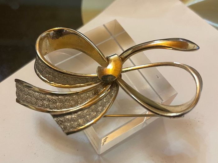 vintage  Brooch