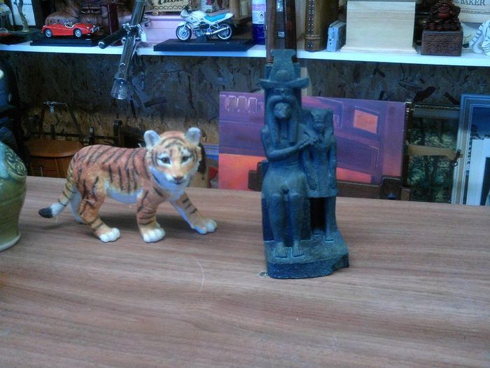 egyptian statue