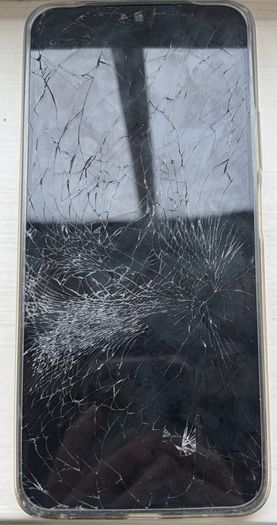 Job lot of 12 phones, 6 phone cases and 6 loose parts