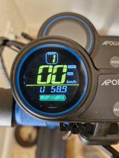 Apollo Explore (1000W) Electric Scooter - Needs brake service & tube