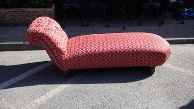 Elegant Red Chaise Longue