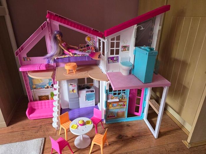 Barbie house and car