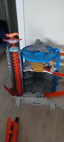 Hot wheel car garage