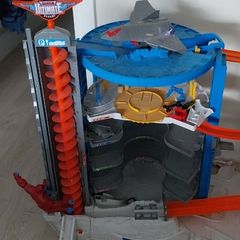 Hot wheel car garage