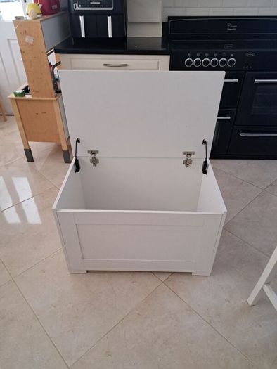 Storage box