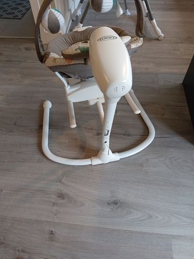 baby swing ( like brand new)