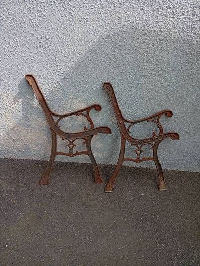 bench ends