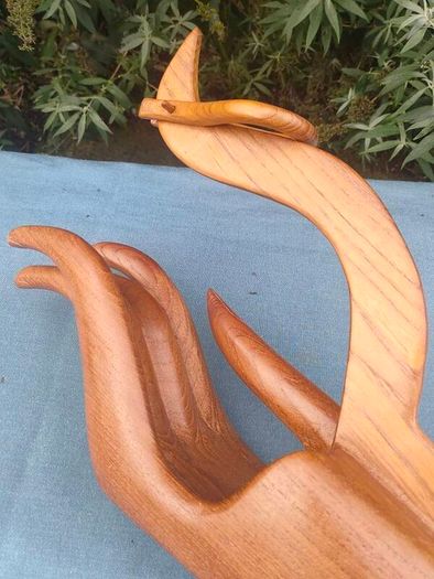 Buddha hand hardwood wine holder