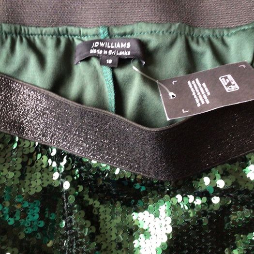 Ladies Green sequin Skirt size 18 BNWTS including postage