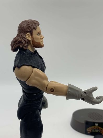wwe elite Wrestlemania 34 The Undertaker with entrance greats clothing & stand action figure