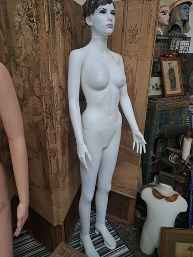 Female Mannequin