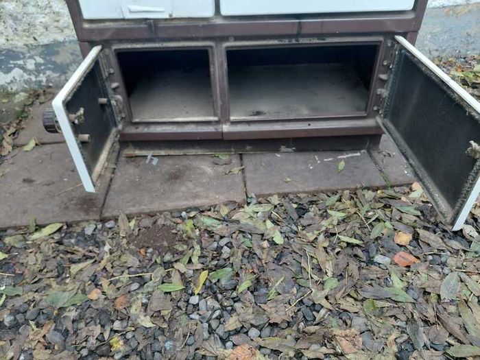 Stanley solid fuel cooker with back boiler