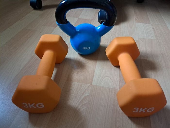 4KG Kettlebell + Pair of 3KG Dumbbells  Weights Set