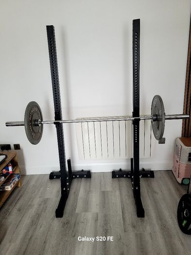 squat rack and weights