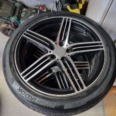 20 inch Rondell Alloys , no cracks or buckles ..3 tyres 70 %, 1 0%..Taken off Audi Q5 , thsnks for looking Price 520 euro , collection only , can arrange pick up at buyers expense .
