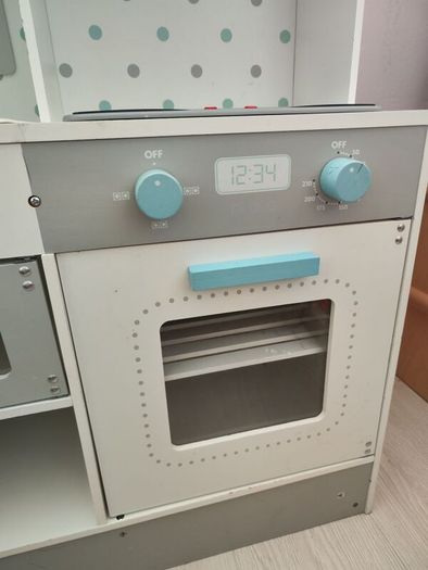 Toy kitchen