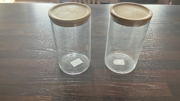 2 Glass containers
