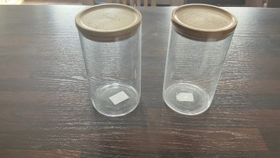 2 Glass containers