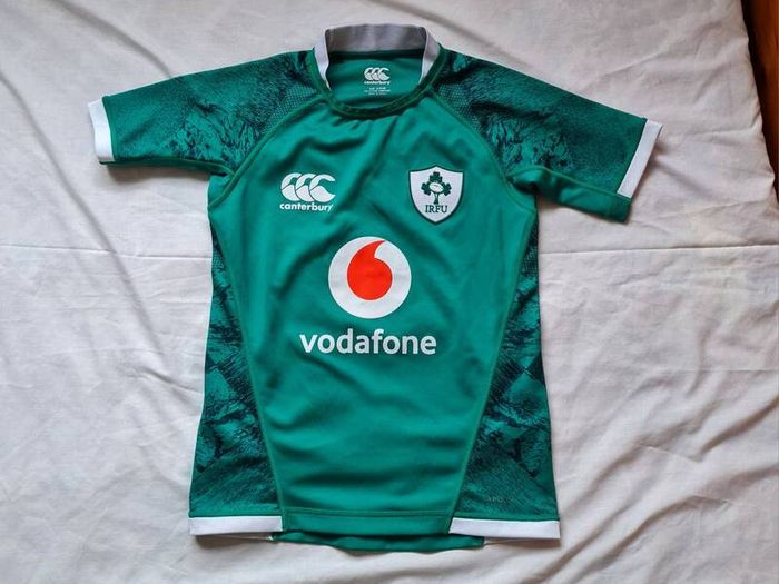 2016-17 Canterbury ireland rugby shirt Size 10 years Pit to pit 15" green in like new condition