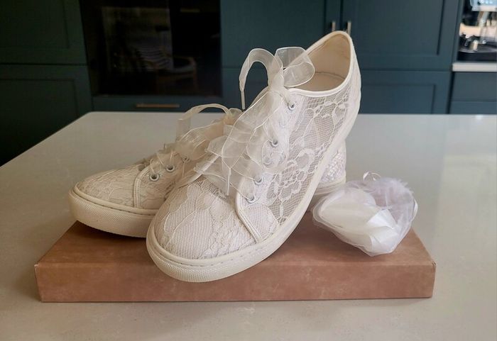 shoes sneakers
