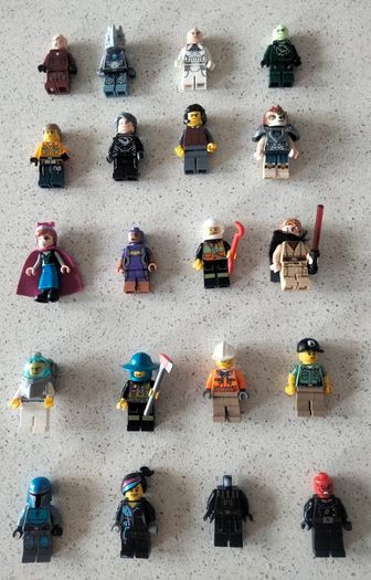 Collection of 20 assorted Lego minifigures