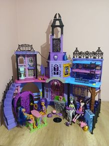Monster high PlaySet complete with 4 dolls