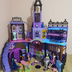 Monster high PlaySet complete with 4 dolls