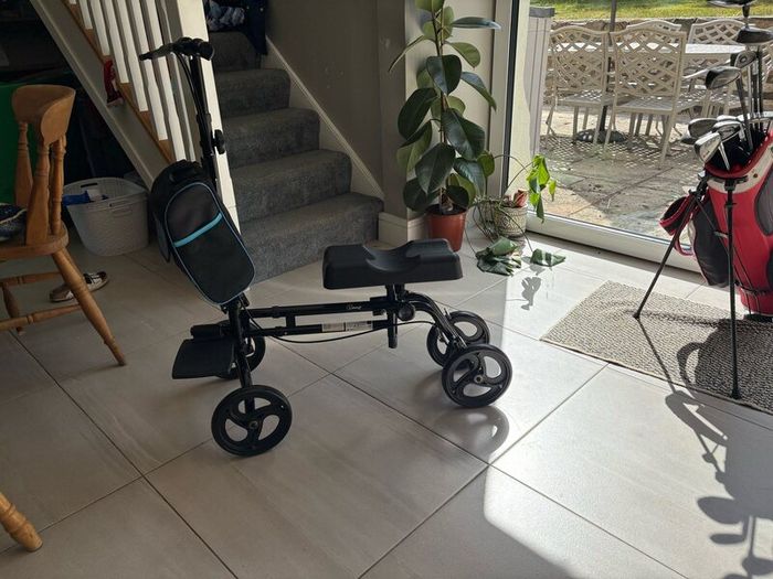 Knee mobility scooter