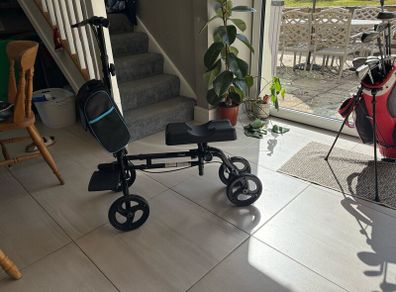 Knee mobility scooter