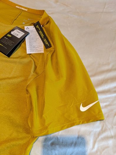 Brand new with tags Nike Dri-FIT Run Division