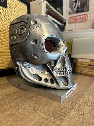 Terminator head display