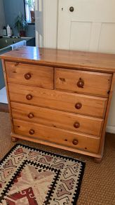 Pine chest of drawers