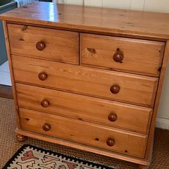 Pine chest of drawers