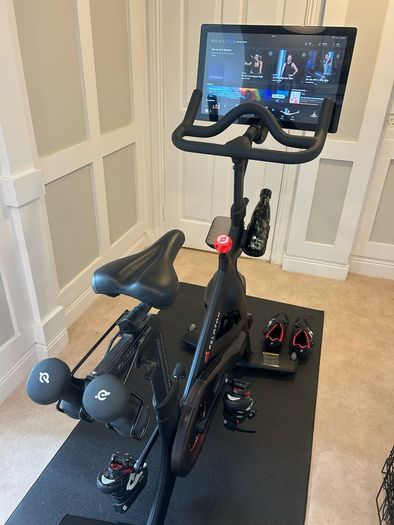 Peloton Bike  Excellent Condition. Accessories Included