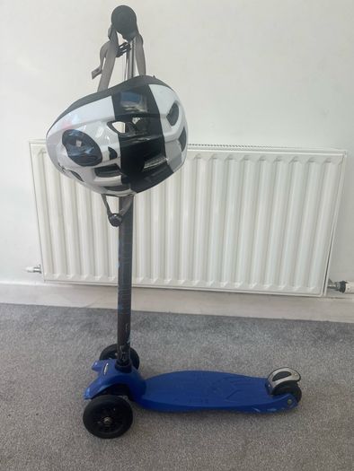 Micro Maxi Scooter plus helmet