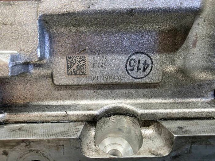VW Crafter 2.0 TDI DAUA Cylinder Head  04L103065