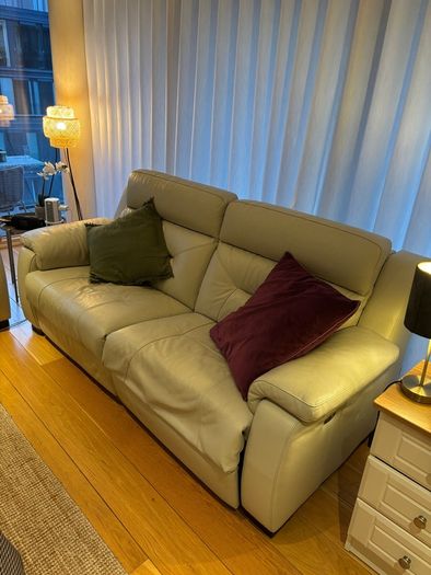 Leather reclinable couch