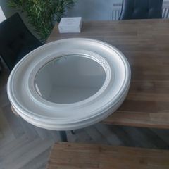 round white mirror