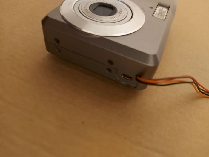 PENTAX 7 Megapixels Digital Camera, takes 2 AA Batterys, works fine, in very good cosmetic condition