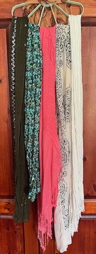 Hanger Organiser multi use - Scarf, Belt, Jewellery- Soft Green Brand New With 6 Scarves / shawls In Mint Condition.  (6)