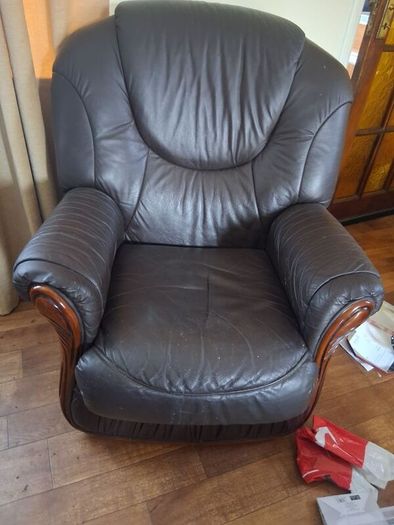 Leather 2 seater & 2 x 1 seaters.