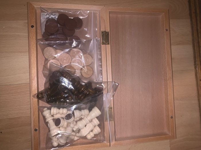 Wooden foldable chess set w checker pieces