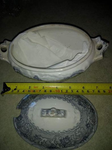 Antique gravy /sauce bon china dish with lid.