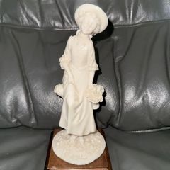 AURO BELCARI French Country girl White Resin-Figurine ITALY