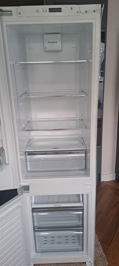 Belling Integrated Fridge Freezer