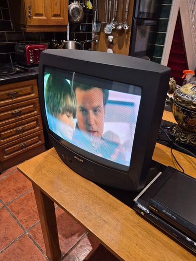20" Philips  Tv & Remote