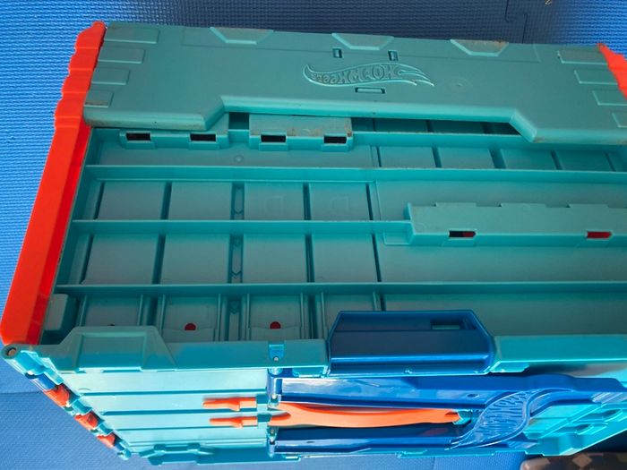Hot Wheels Track Builder Race Crate with some cars
