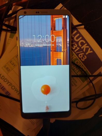LG G6 mobile phone, 32GB, sim tray missing, excellent cosmetic condition otherwise